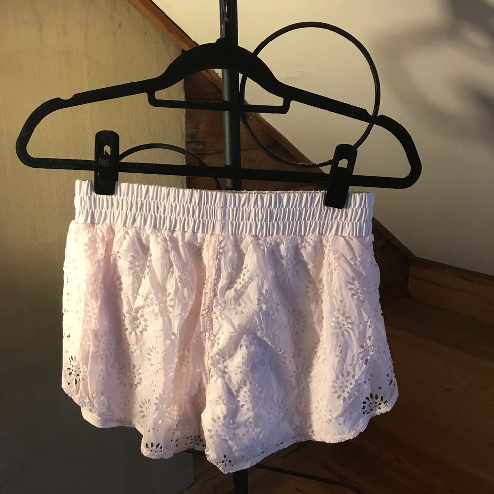 Aerie Pale Pink Cut Out Exercise Shorts, EUC, M - Picture 2 of 13
